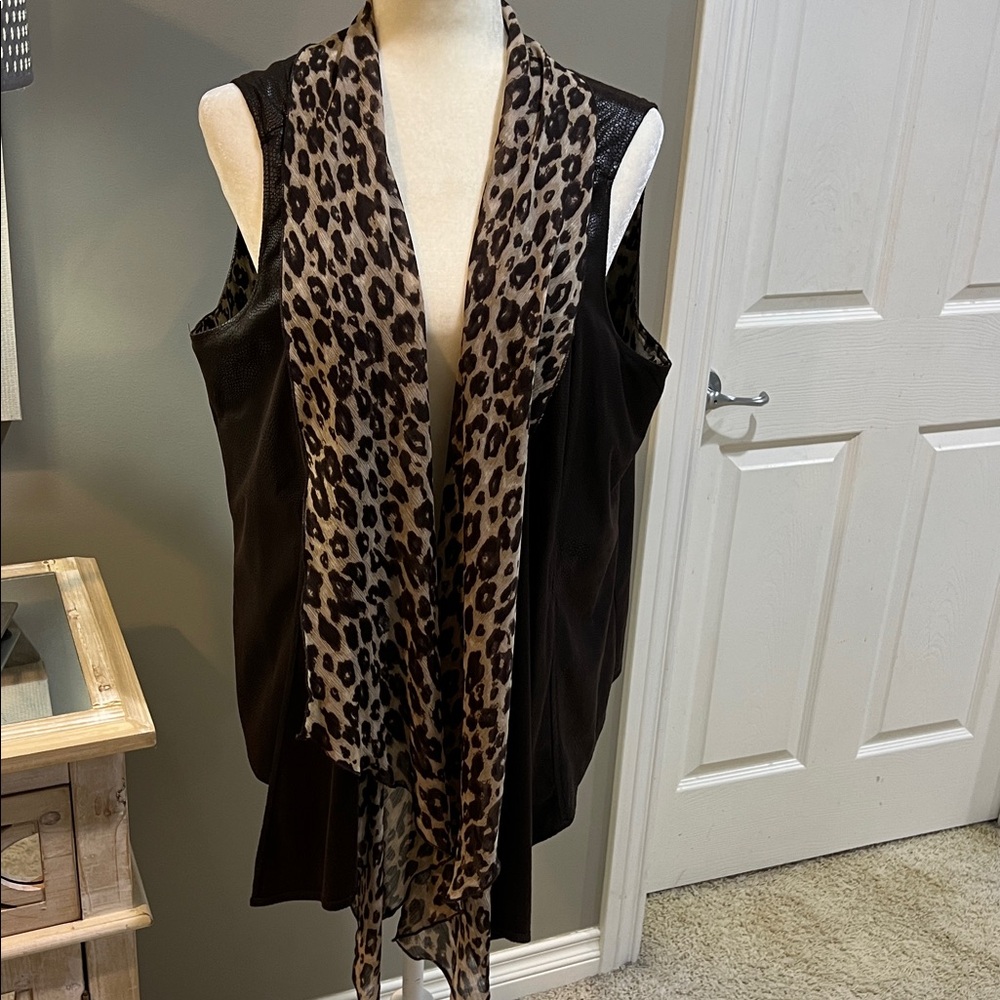 CHICO’S Easywear Faux Leather and Cheetah 🐆 Print Sleeveless Vest